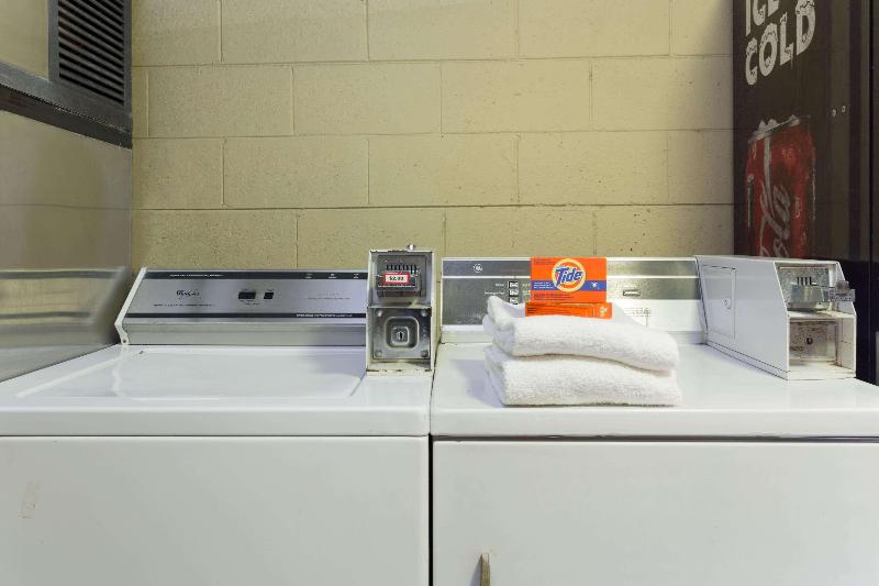 Отель Howard Johnson By Wyndham Tallahassee