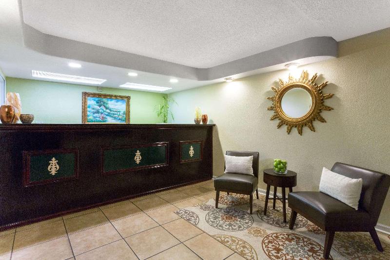 فندق Howard Johnson By Wyndham Tallahassee