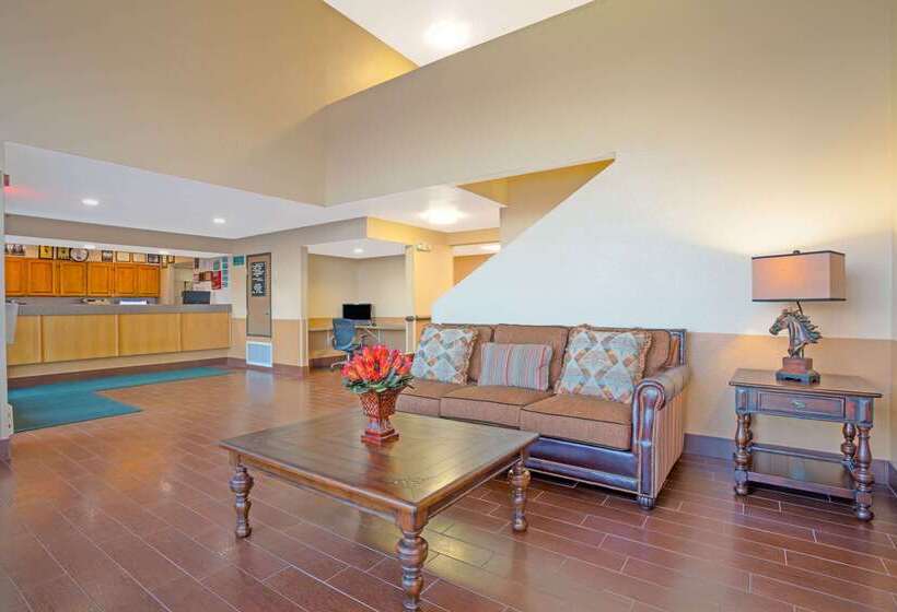 فندق Howard Johnson By Wyndham Williams