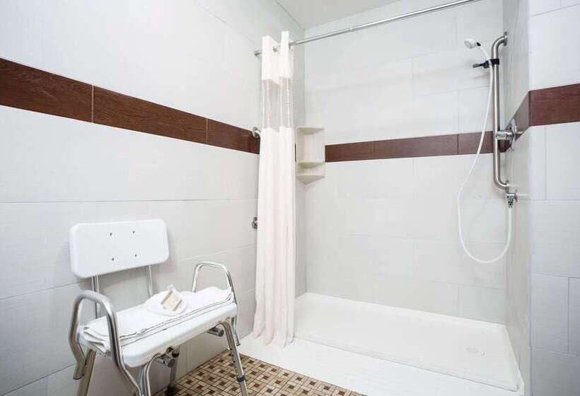 فندق Howard Johnson By Wyndham Williams