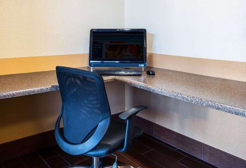 فندق Howard Johnson By Wyndham Williams