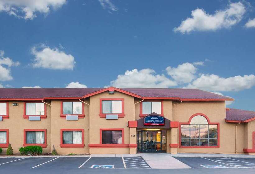 فندق Howard Johnson By Wyndham Williams