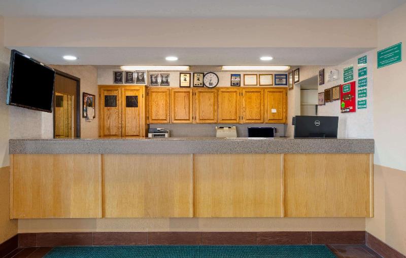 فندق Howard Johnson By Wyndham Williams