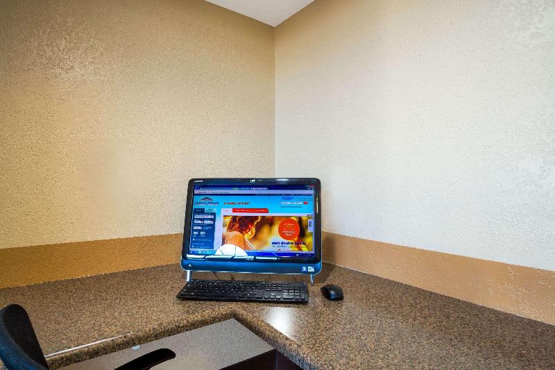 فندق Howard Johnson By Wyndham Williams