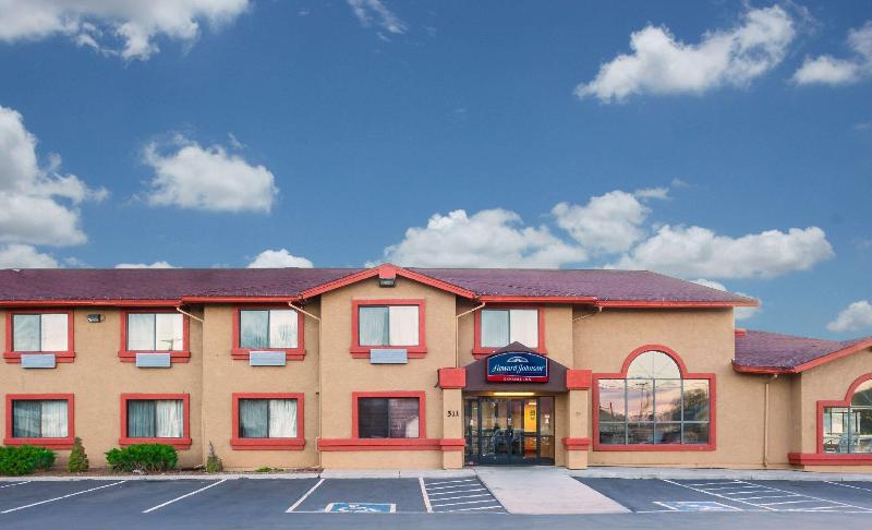 فندق Howard Johnson By Wyndham Williams