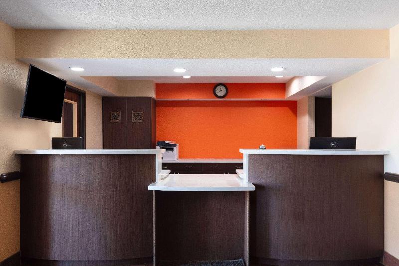 فندق Howard Johnson By Wyndham Williams