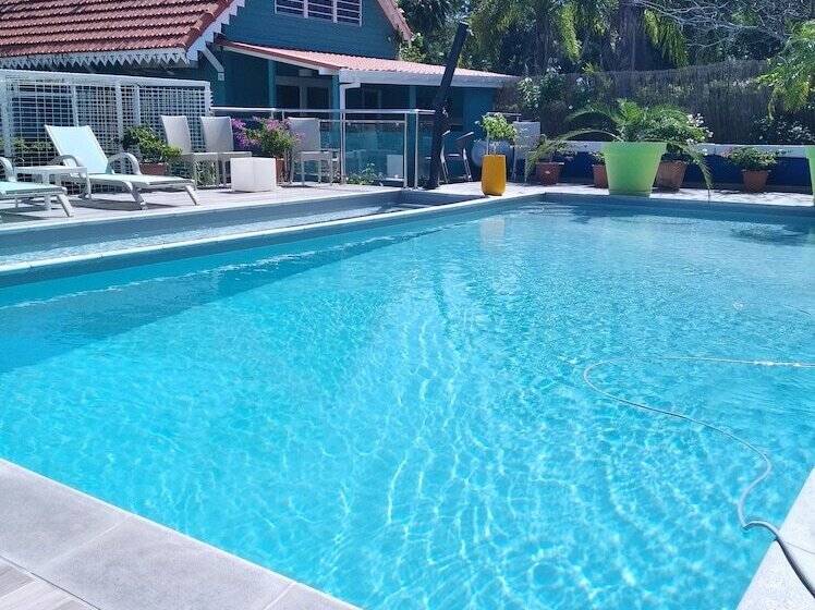 هتل Hôtel Frégate Bleue