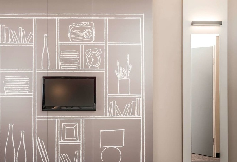 هتل Ibis Paris Le Bourget