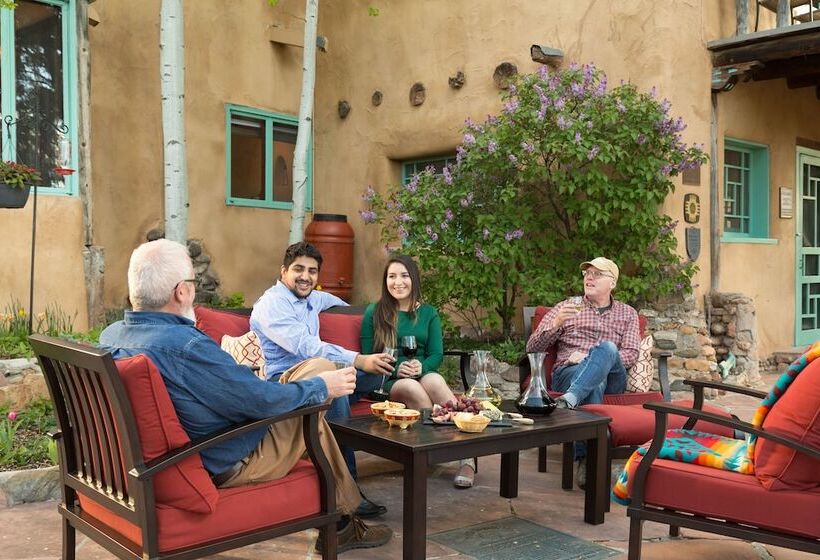 هتل Inn Of The Turquoise Bear