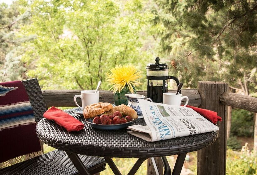 Отель Inn Of The Turquoise Bear