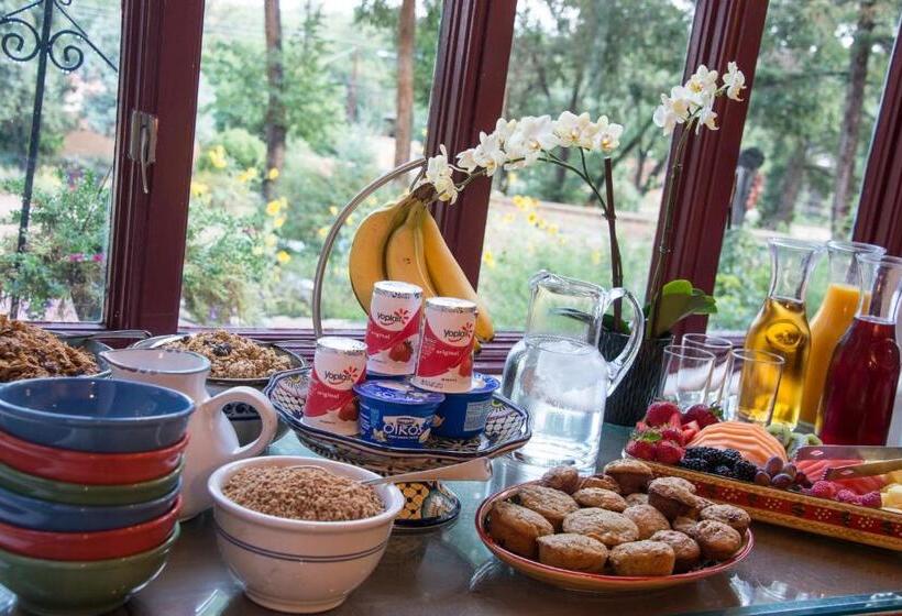 Отель Inn Of The Turquoise Bear