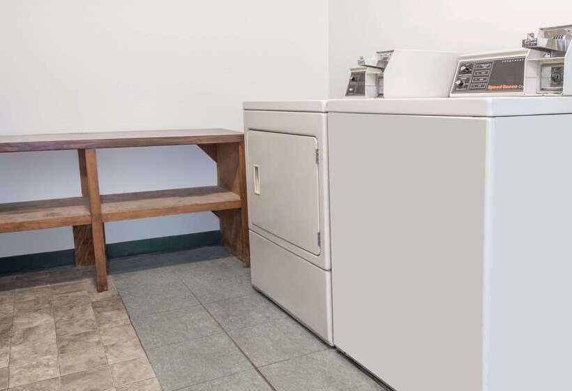 酒店 Knights Inn Ottawa