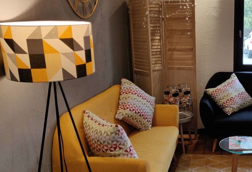 בית מלון כפרי Kyriad Genève St Genis Pouilly