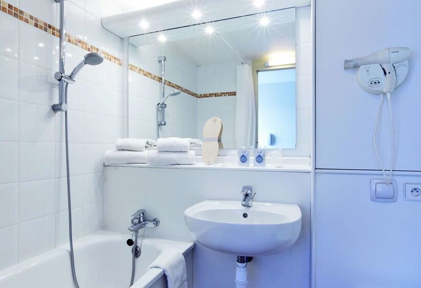 בית מלון כפרי Kyriad Genève St Genis Pouilly