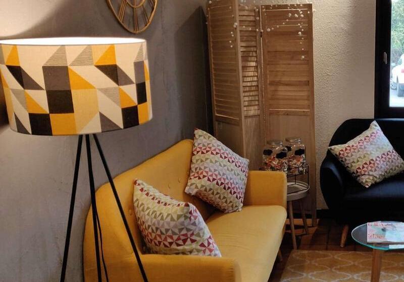 בית מלון כפרי Kyriad Genève St Genis Pouilly