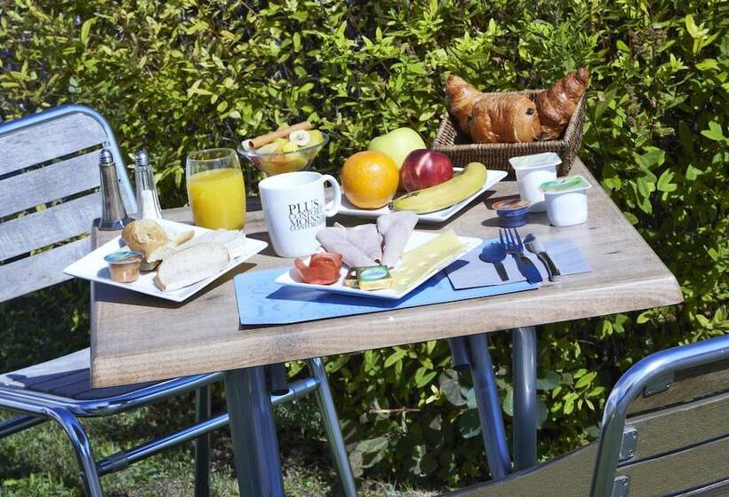 בית מלון כפרי Kyriad Genève St Genis Pouilly