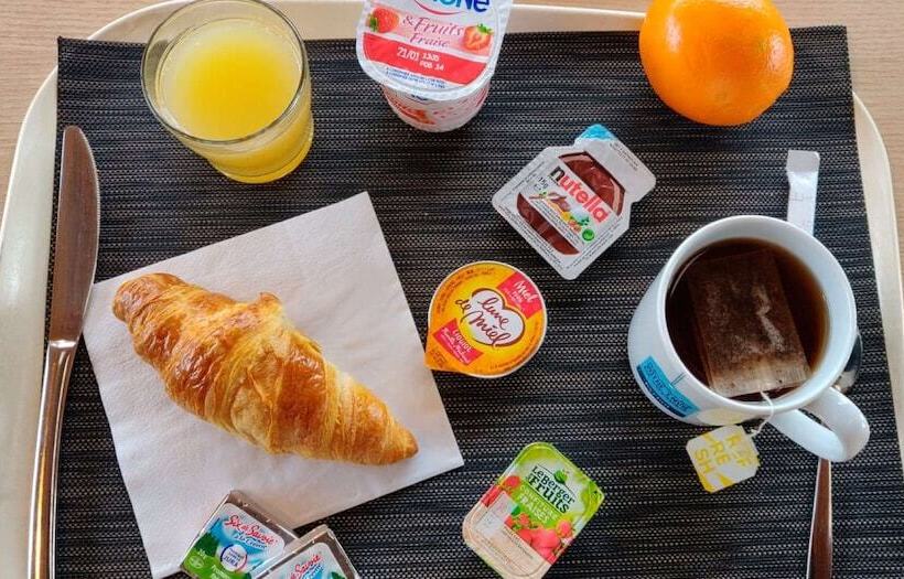 בית מלון כפרי Kyriad Genève St Genis Pouilly