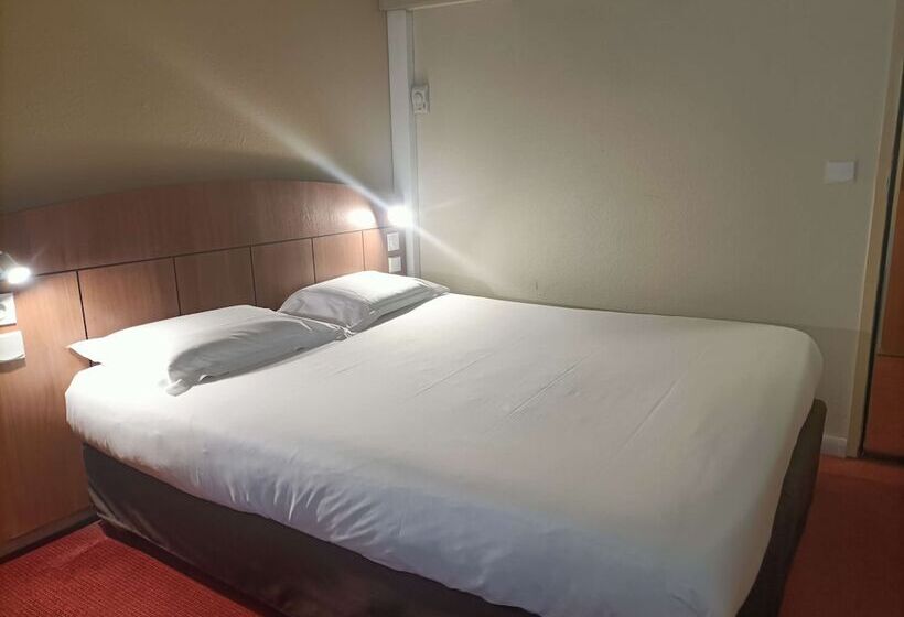 בית מלון כפרי Kyriad Genève St Genis Pouilly