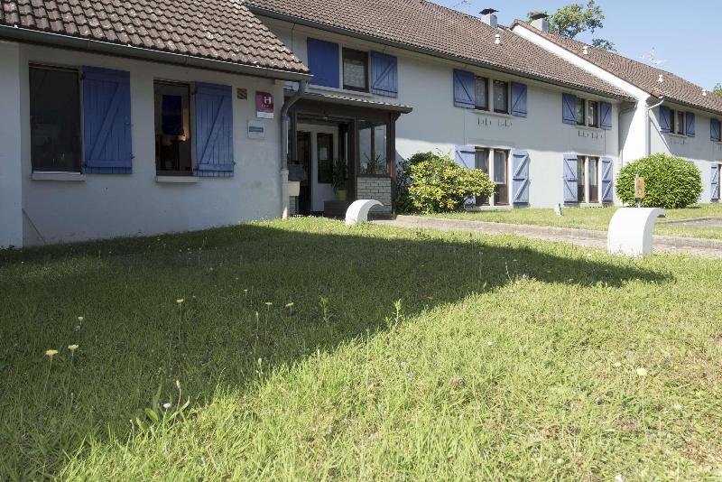 בית מלון כפרי Kyriad Genève St Genis Pouilly