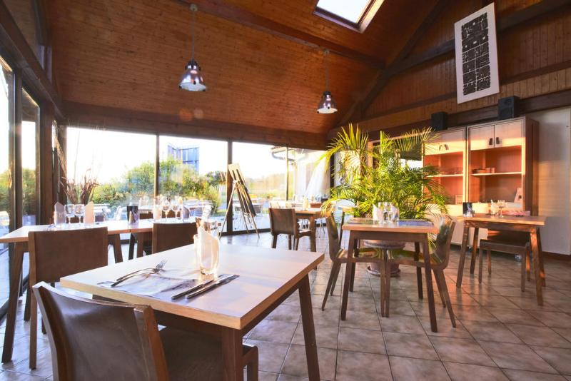 בית מלון כפרי Kyriad Genève St Genis Pouilly