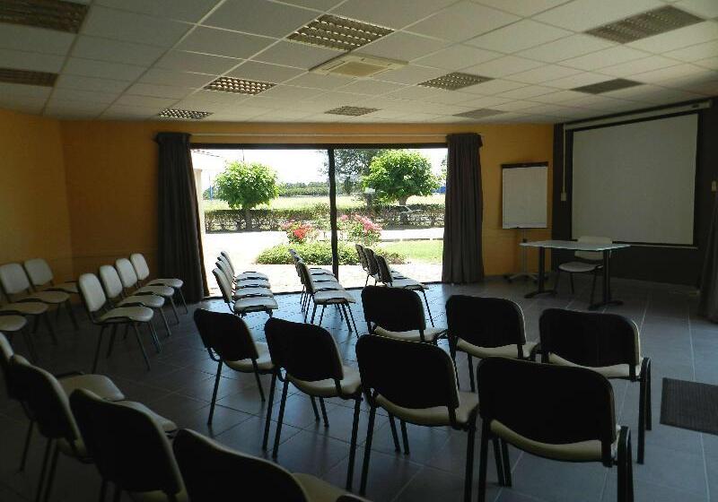 בית מלון כפרי Kyriad Montauban