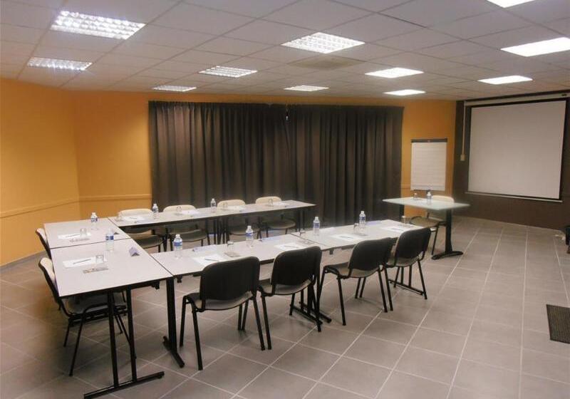 בית מלון כפרי Kyriad Montauban