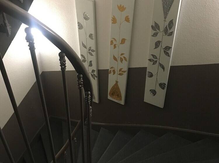 فندق Kyriad Rodez