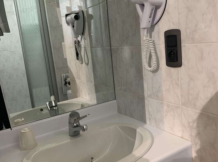 فندق Kyriad Rodez