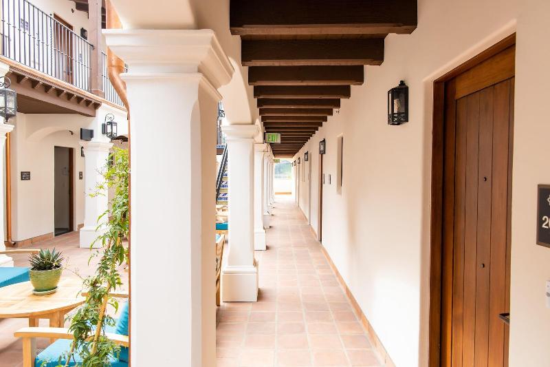 בית מלון כפרי La Playa Inn Santa Barbara