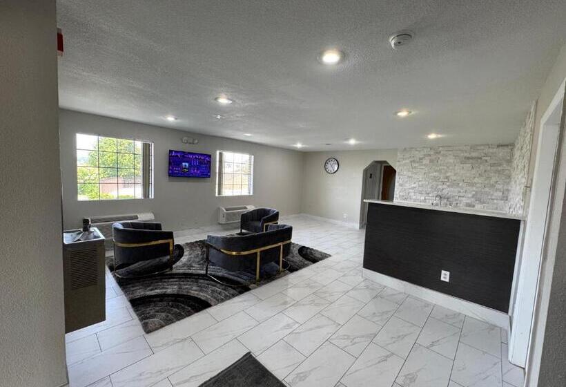 בית מלון כפרי Lakeside Inn