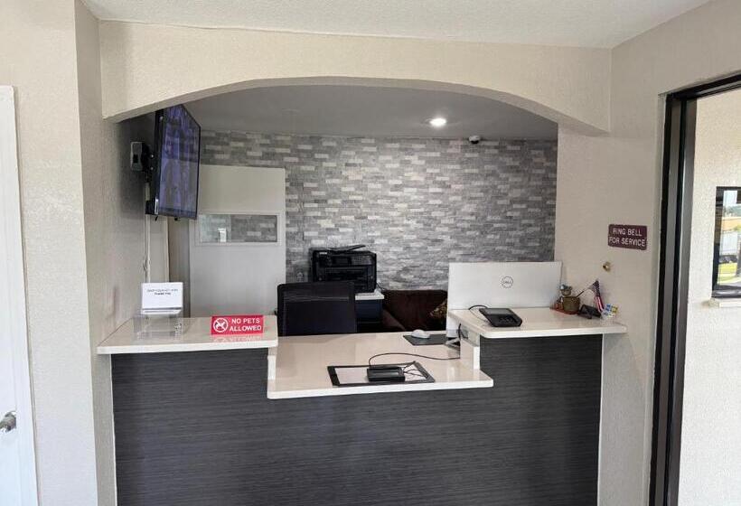 בית מלון כפרי Lakeside Inn