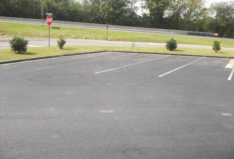 בית מלון כפרי Lakeside Inn