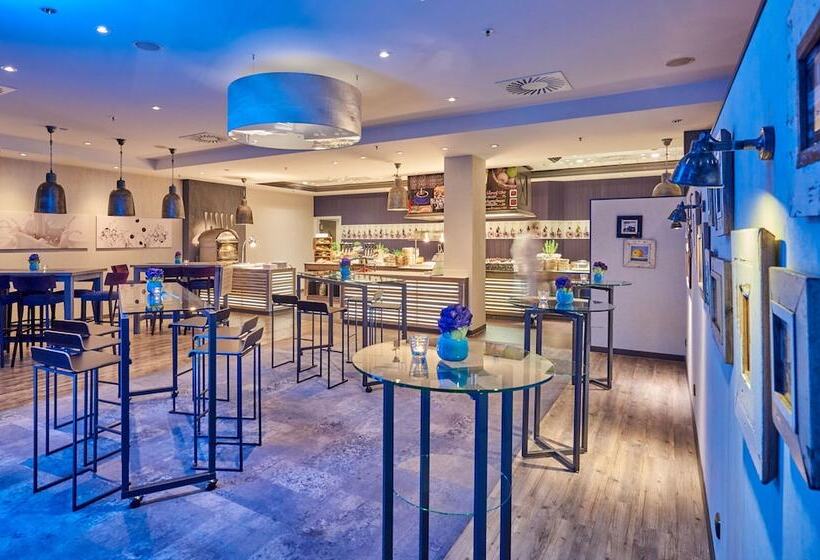 Отель Leipzig Marriott