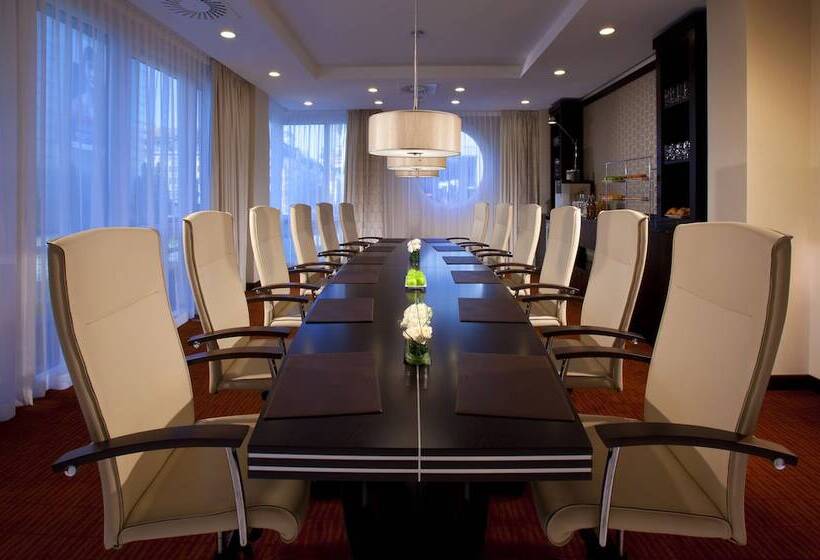 Отель Leipzig Marriott