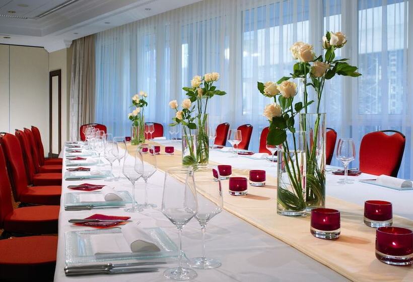 Отель Leipzig Marriott