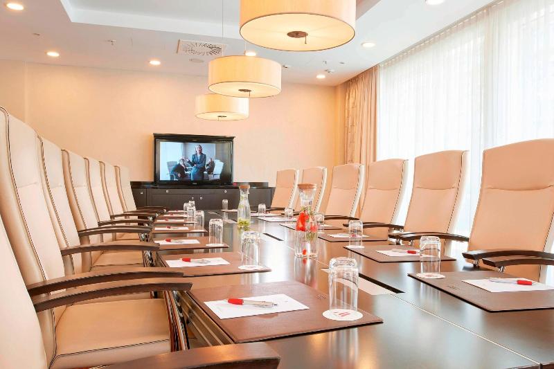 Отель Leipzig Marriott