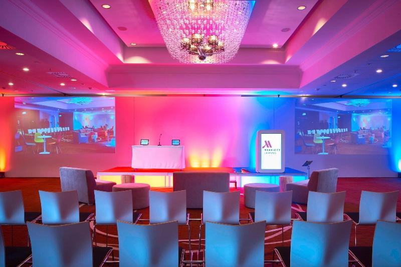 Отель Leipzig Marriott