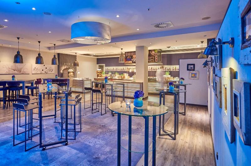 Отель Leipzig Marriott