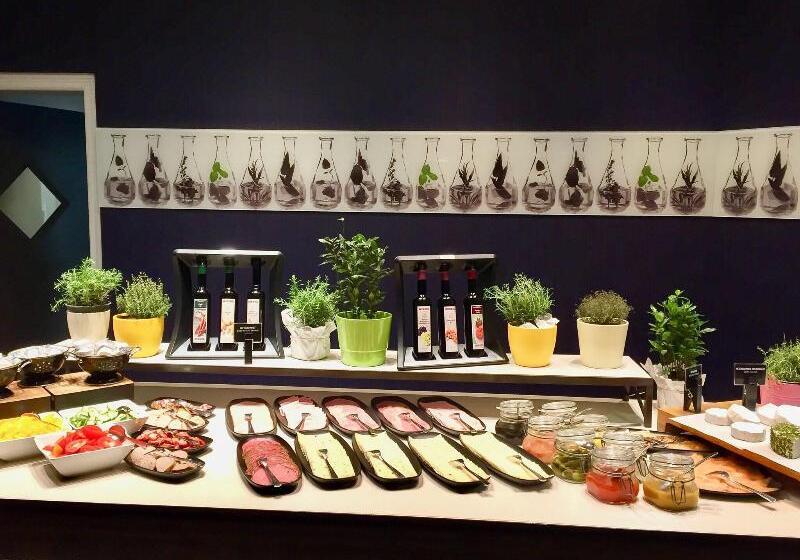 Отель Leipzig Marriott