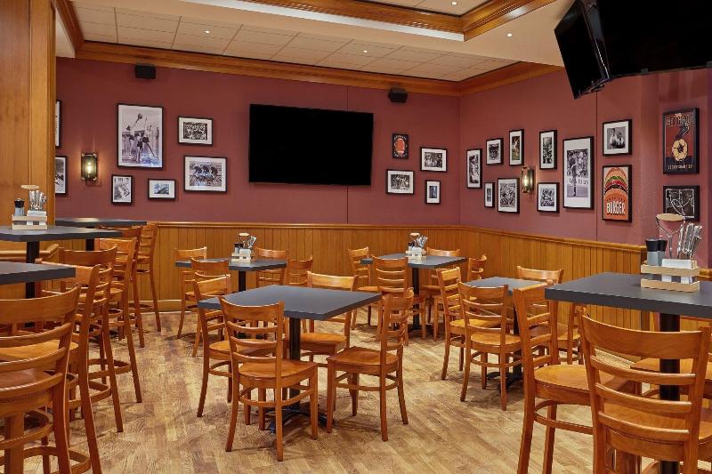 Отель Leipzig Marriott