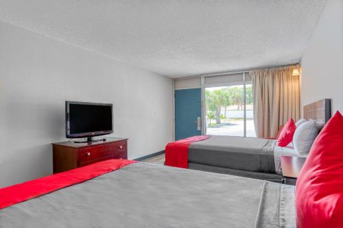 Отель Bayside Inn Pinellas Park  Clearwater