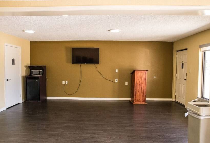 فندق Mockingbird Inn & Suites