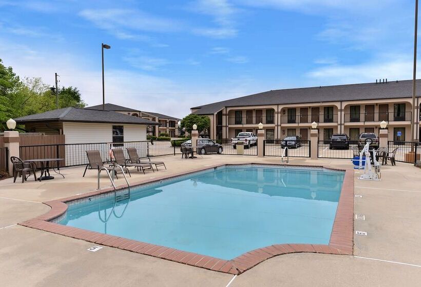 هتل Mockingbird Inn & Suites