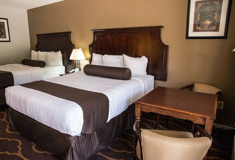 فندق Mockingbird Inn & Suites