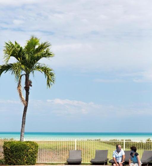 هتل Moonlight Bay Suites