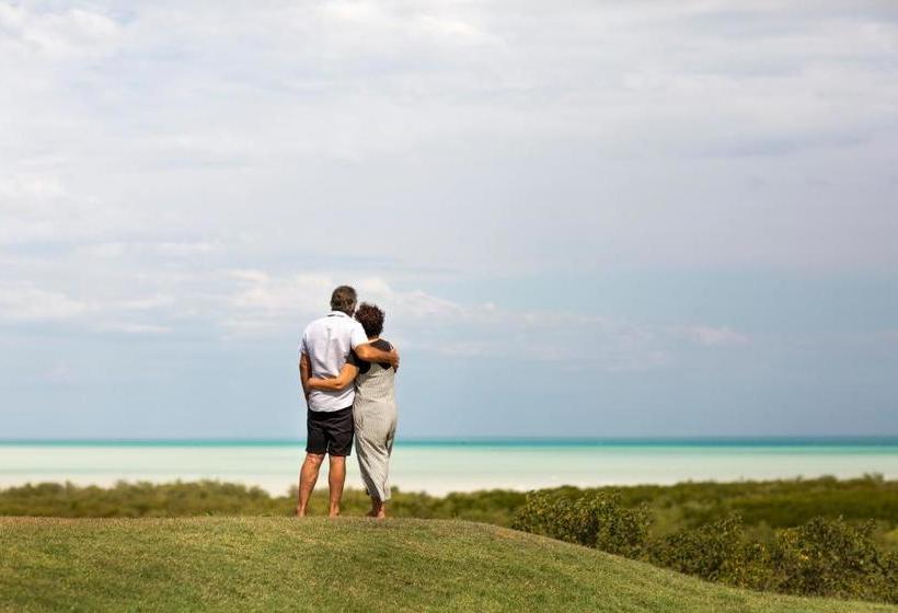 هتل Moonlight Bay Suites