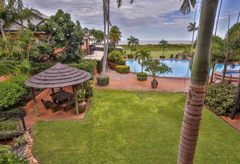 هتل Moonlight Bay Suites