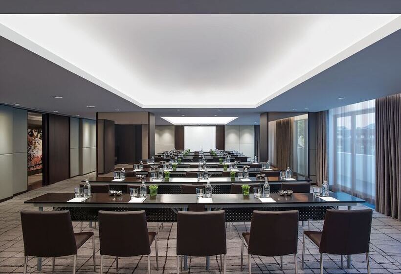 New World Makati Hotel, Manila