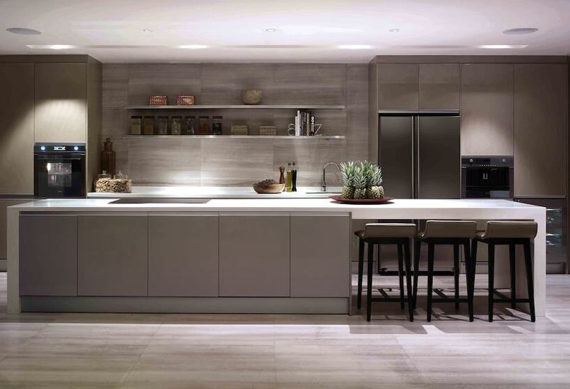 New World Makati Hotel, Manila