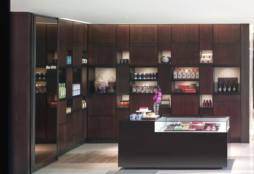 New World Makati Hotel, Manila